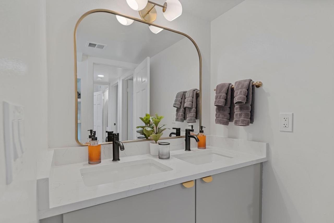 Peaceful Phoenix Getaway - Central Location, Family-Friendly & Pool Table! Екстериор снимка